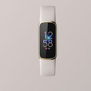 Fitbit Luxe white band